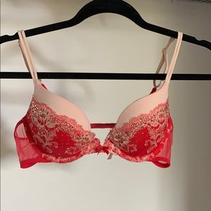 Victoria’s Secret very sexy plunge 36 A